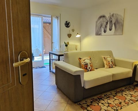 Living room, Photo of the whole room, Seating area