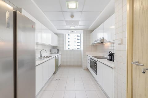 Beachfront Bliss Luxurious 3-BR Stay in JBR Apartment in Dubai