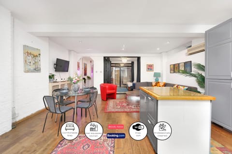 Kitchen or kitchenette, Living room