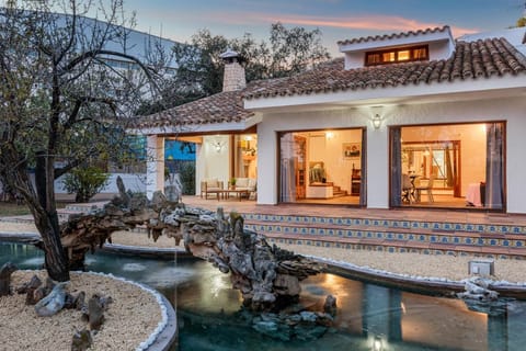 Property building, Facade/entrance, Off site