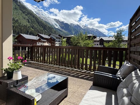 Patio, Spring, Day, Natural landscape, View (from property/room), Balcony/Terrace