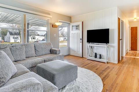 2 Mi to Downtown Logansport Quiet Home with Grill House in Indiana