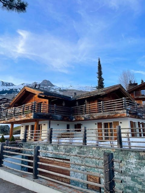 Chalet Les Moulins 5 chambres cheminée piscine sauna parking privé Chalet in Riddes