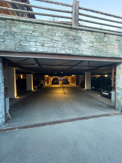 Chalet Les Moulins 5 chambres cheminée piscine sauna parking privé Chalet in Riddes