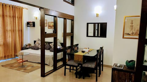 Bed, Living room, Seating area, Dining area