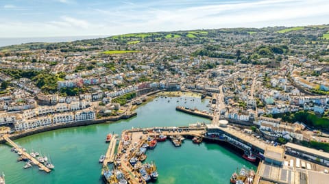 Nearby landmark, Natural landscape, Bird's eye view, Location