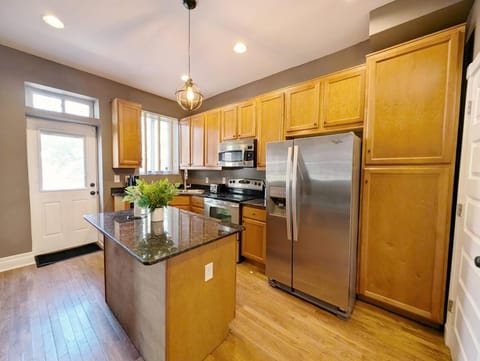 Timeless Modern Escape in Saint Louis Apartment in Saint Louis