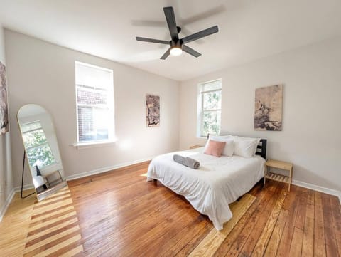 Timeless Modern Escape in Saint Louis Apartment in Saint Louis