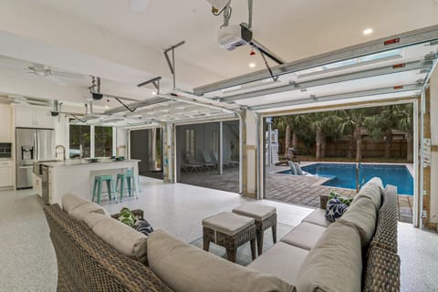 18 Hickory Lane House in South Forest Beach