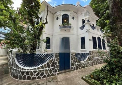 Property building, Facade/entrance, Day