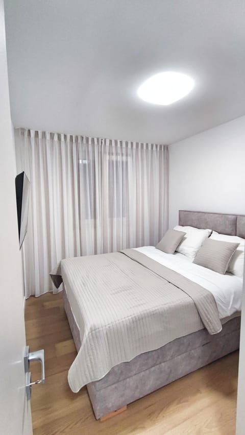 Lux Apartman Nina&Martina' New 2025- free garage parking Apartment in Split