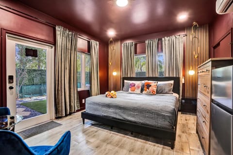 Kiki 5 - Men's Clothing optional Guest Houses Bed and Breakfast in Wilton Manors