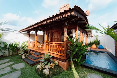 Property building, Patio, Day, Natural landscape, Garden, Garden view, Pool view, Swimming pool, sunbed