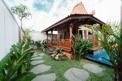 Property building, Patio, Spring, Day, Garden, Garden view