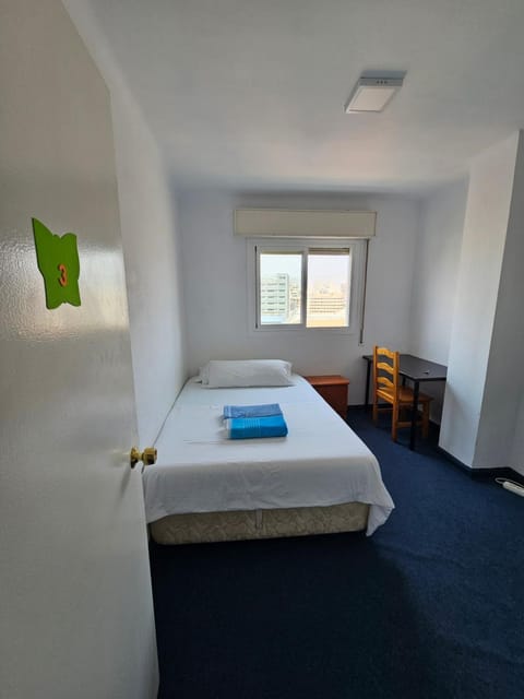 HABITACIÓN privada centro málaga cerca tren María Zambrano y playa muy buena conexión WiFi Vacation rental in Malaga