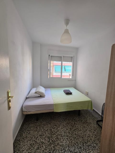 HABITACIÓN privada centro málaga cerca tren María Zambrano y playa muy buena conexión WiFi Vacation rental in Malaga
