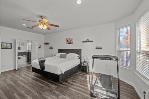 Bed, Bedroom, Sports