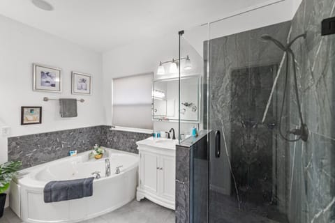 Shower, Bathroom, Bath, towels