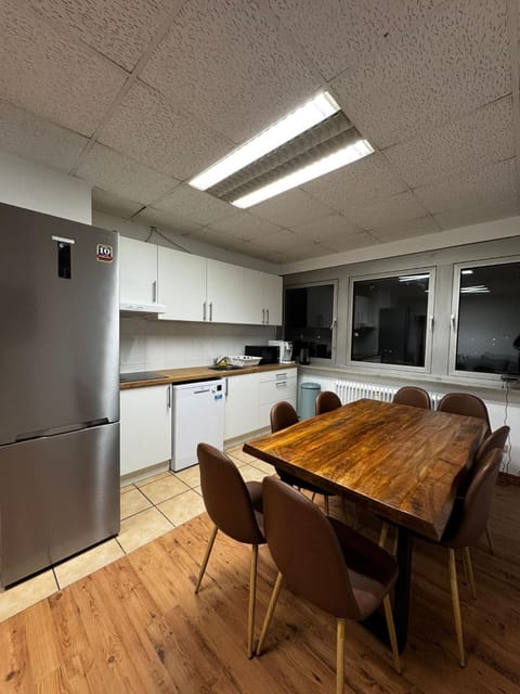 Kitchen or kitchenette, Dining area, oven