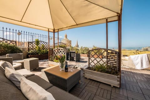 Patio, Nearby landmark, View (from property/room), Balcony/Terrace, Seating area, Landmark view, Sea view, sunbed