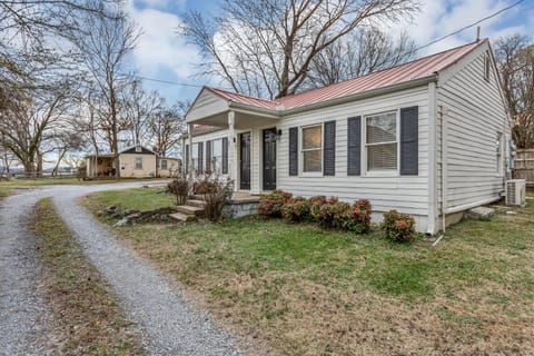 Pasture Bedtime House in Brentwood