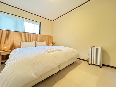 Bed, Bedroom, internet