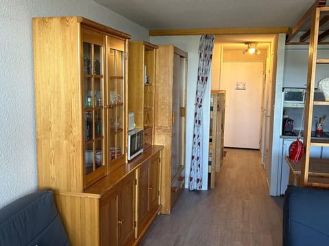 Studio confortable pour 5 personnes au pied des pistes de Super Besse - FR-1-814-3 Apartment in Besse-et-Saint-Anastaise
