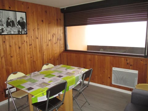 Studio Cœur de station avec Balcon, Proche Pistes - FR-1-814-9 Apartment in Besse-et-Saint-Anastaise