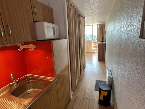 Studio à Super Besse au pied des pistes - FR-1-814-27 Apartment in Besse-et-Saint-Anastaise