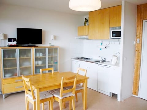 Appartement 6 pers, Wi-Fi, proche pistes ski, garage privé, vue lac et montagnes - FR-1-814-24 Apartment in Besse-et-Saint-Anastaise