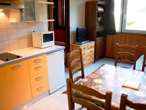 Confort fonctionnel, navette au pied, proche centre & pistes - FR-1-814-29 Apartment in Besse-et-Saint-Anastaise