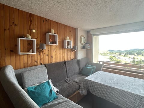 Appartement 2 Chambres - Proche Pistes et Commerces - FR-1-814-48 Apartment in Besse-et-Saint-Anastaise