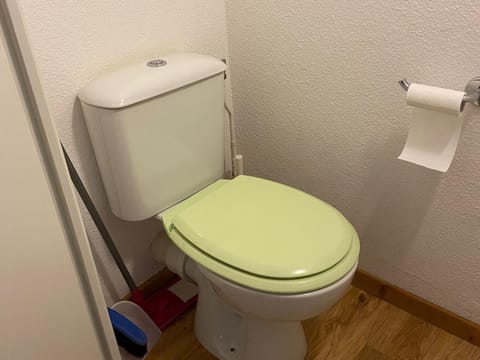 Duplex spacieux avec piscine extérieure saisonnière aux Bois de la Reine - FR-1-814-40 Apartment in Besse-et-Saint-Anastaise