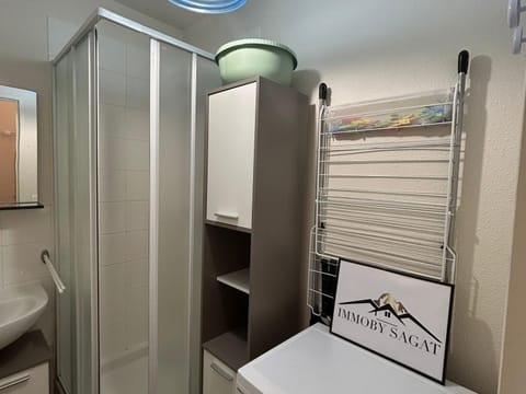 Superbe T2 Cabine avec Terrasse et Parking à Super Besse - FR-1-814-66 Cabin in Besse-et-Saint-Anastaise