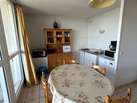 Appart 6 pers avec Parking privé, près du Lac et ski - FR-1-814-71 Apartment in Besse-et-Saint-Anastaise
