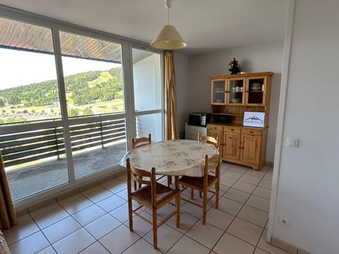 Appart 6 pers avec Parking privé, près du Lac et ski - FR-1-814-71 Apartment in Besse-et-Saint-Anastaise