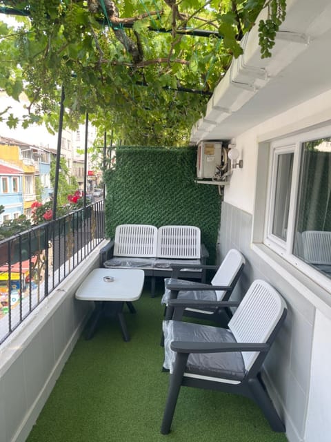 Patio, Day, Garden, View (from property/room), Balcony/Terrace, Seating area, Garden view