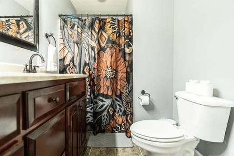 Family Fun house with pool and games House in Alabama