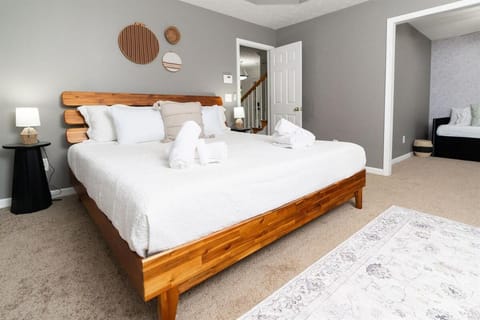 Family Fun house with pool and games House in Alabama