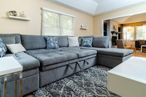 Ultimate Getaway with Pool and Games House in Columbus