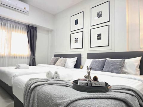 Bed, Photo of the whole room, Bedroom, air conditioner