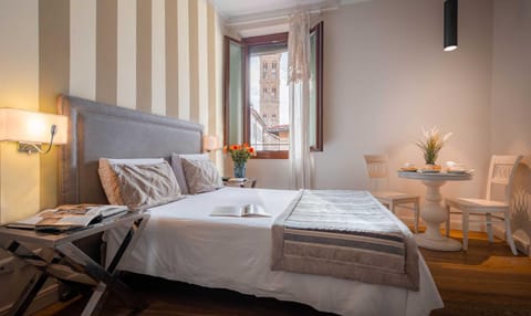 Bedroom, Mountain view