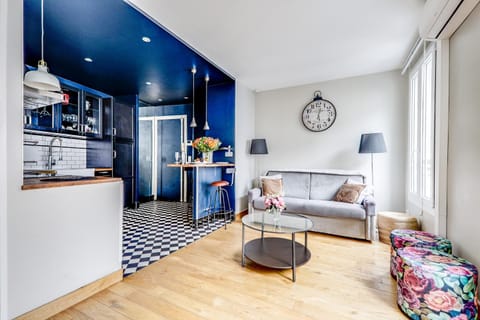 Kitchen or kitchenette, Living room, Photo of the whole room, Seating area, Dining area, Bedroom, minibar, oven, pet friendly
