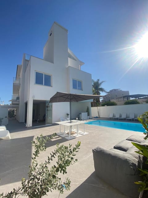 Property building, Balcony/Terrace