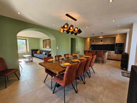 Kitchen or kitchenette, Living room, Seating area, Dining area, pet friendly