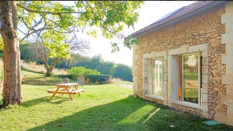 Patio, Day, Natural landscape, Garden, Garden view