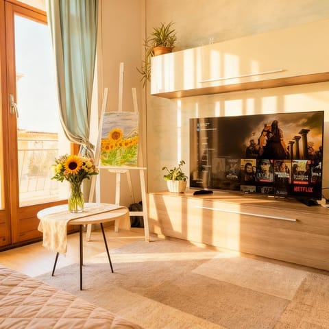 Communal lounge/ TV room, TV and multimedia, Living room, Evening entertainment