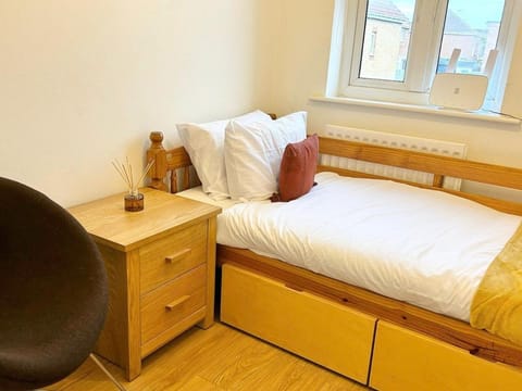 KH-Entire House -Central Scotland, Self-Check-in , Pet-friendly and with Parking House in Falkirk