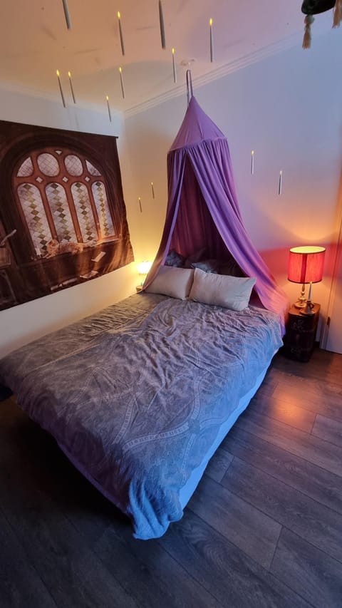 Bed, Photo of the whole room