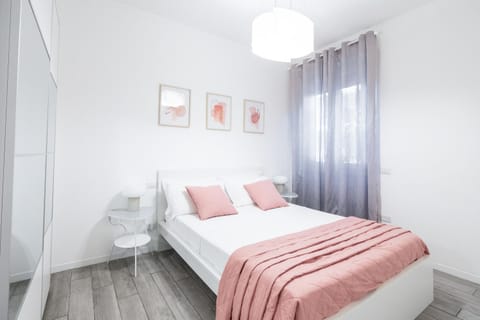 Bed, TV and multimedia, Photo of the whole room, Bedroom, wardrobe